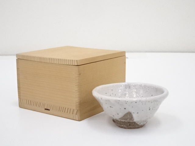 JAPANESE CERAMICS / SAKE CUP / WHITE SLIP GLAZE / ARTISAN WORK